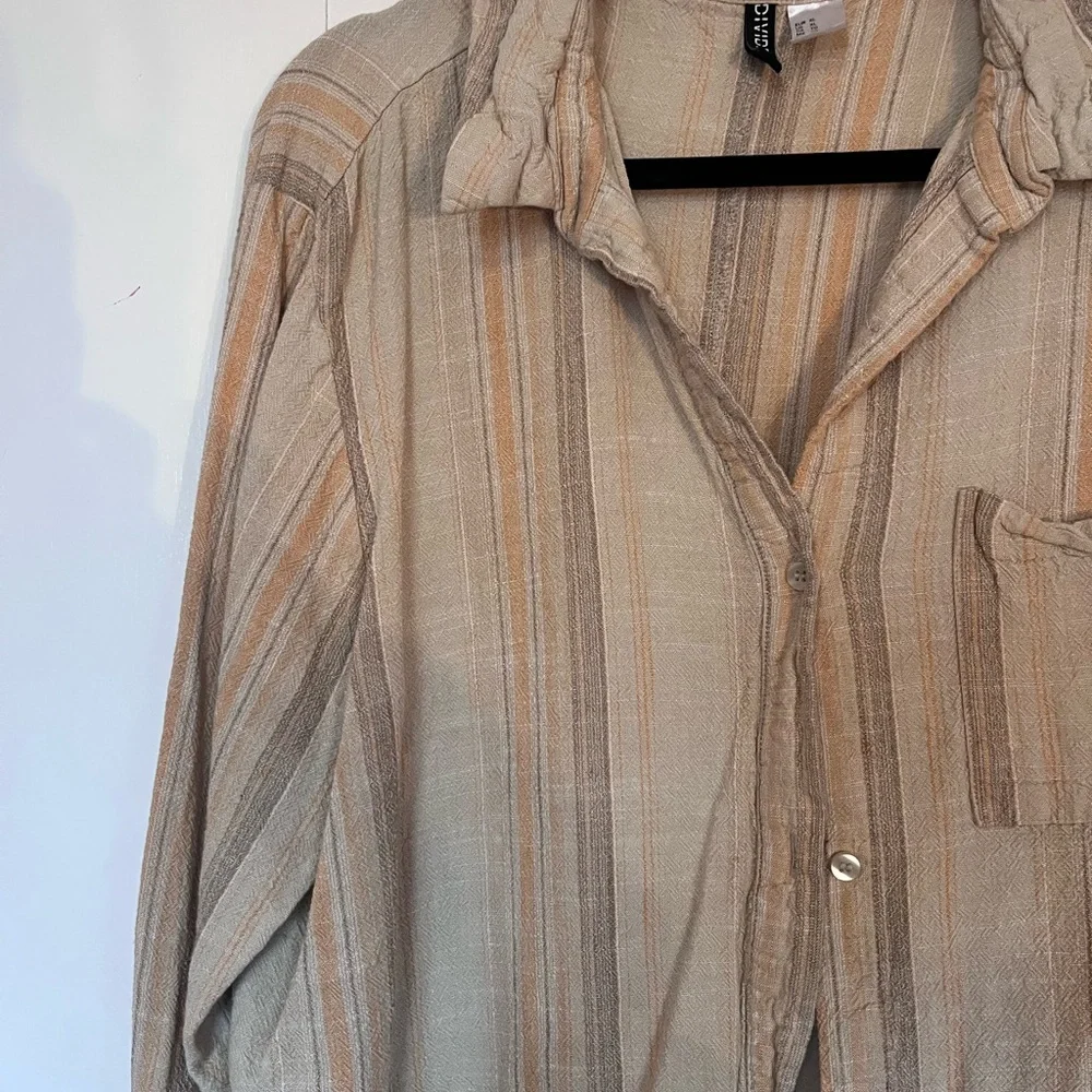 H&M stripe button up - Picture 2 of 3
